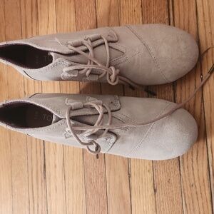 TOM Wedge Shoes size 7.5 Taupe